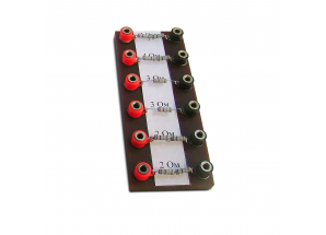 Набір резисторів на панелі