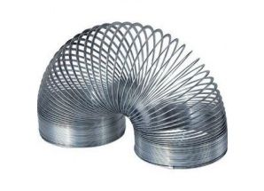 Довга металева пружина Слінкі