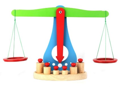 Терези з набором важків (дерев’яні)