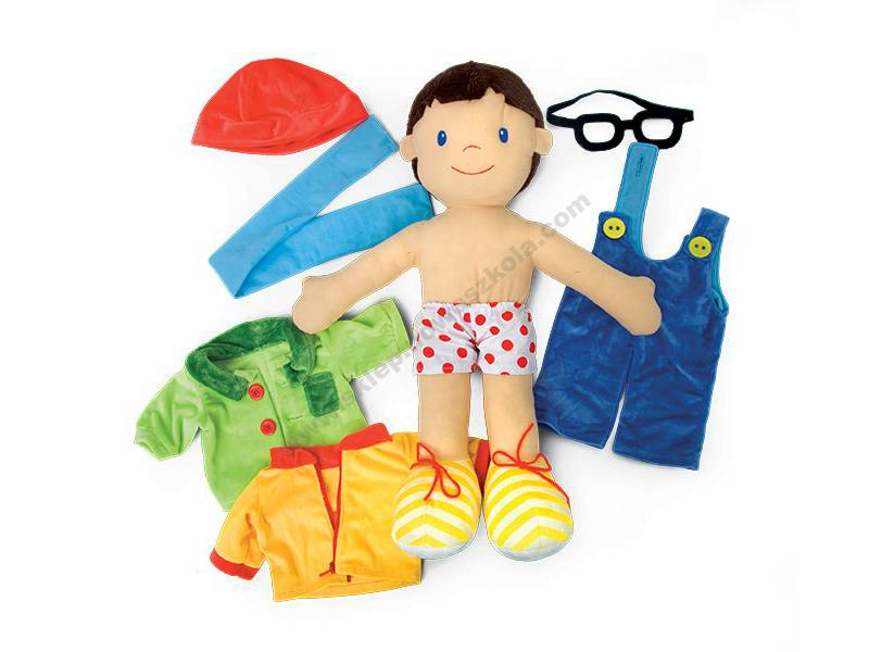 М'яка лялька з декількома шарами одягу