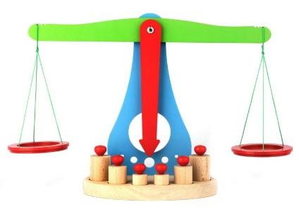 Терези з набором важків (дерев’яні)